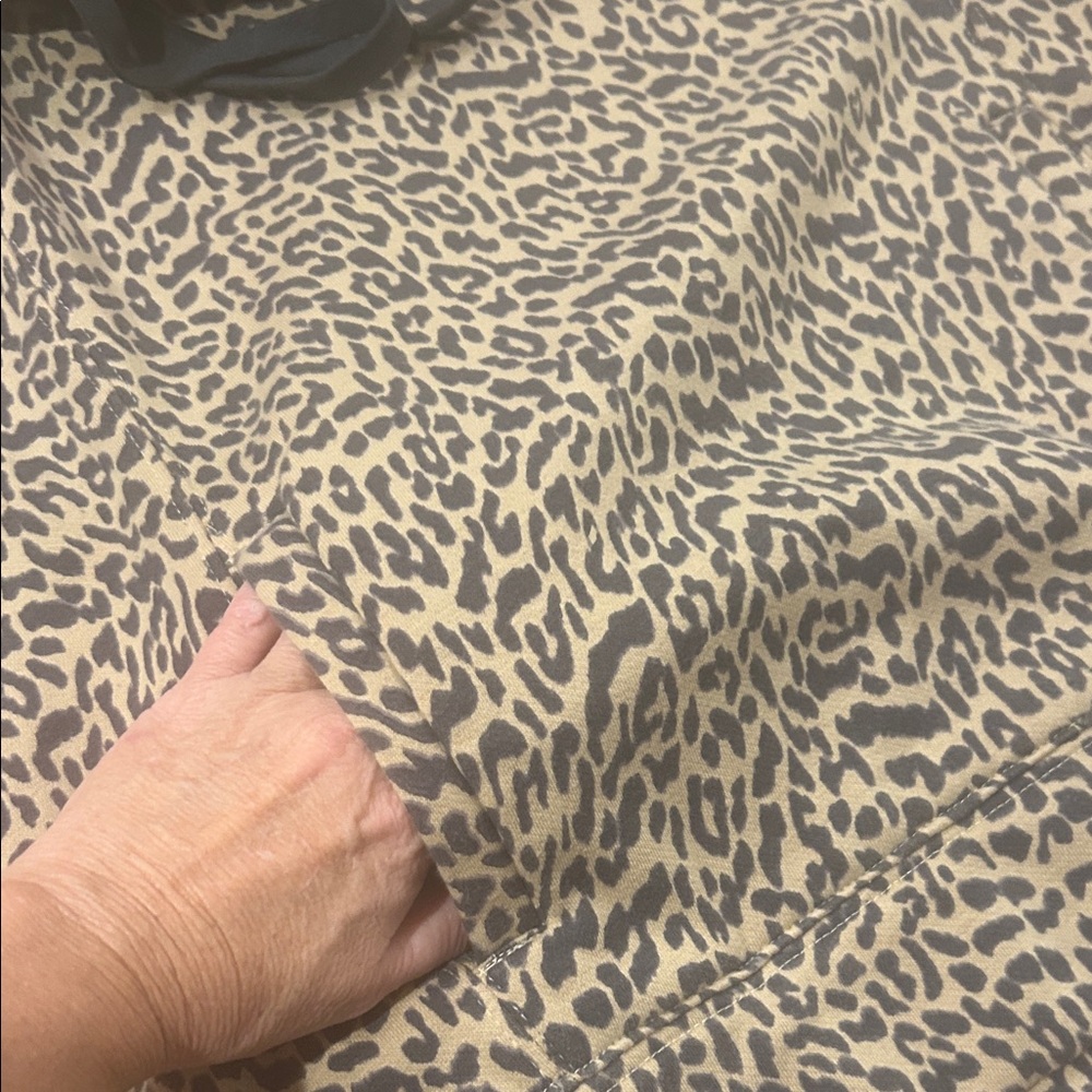 DAILY PRACTICE ANTHROPOLOGY Animal Print Hoodie and Zola Joggers - Picture 3 of 16